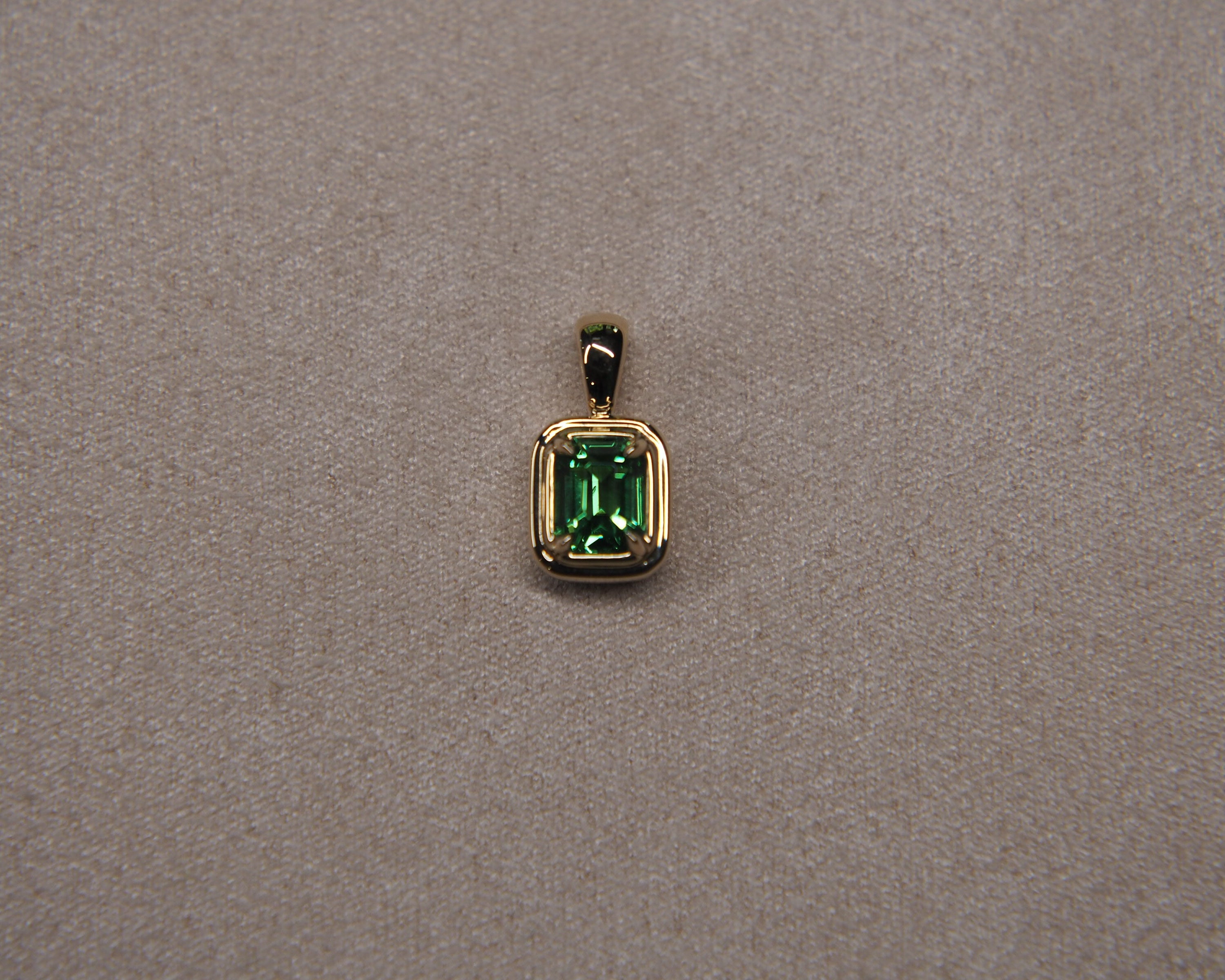 Robyn Natural Tsavorite Pendant