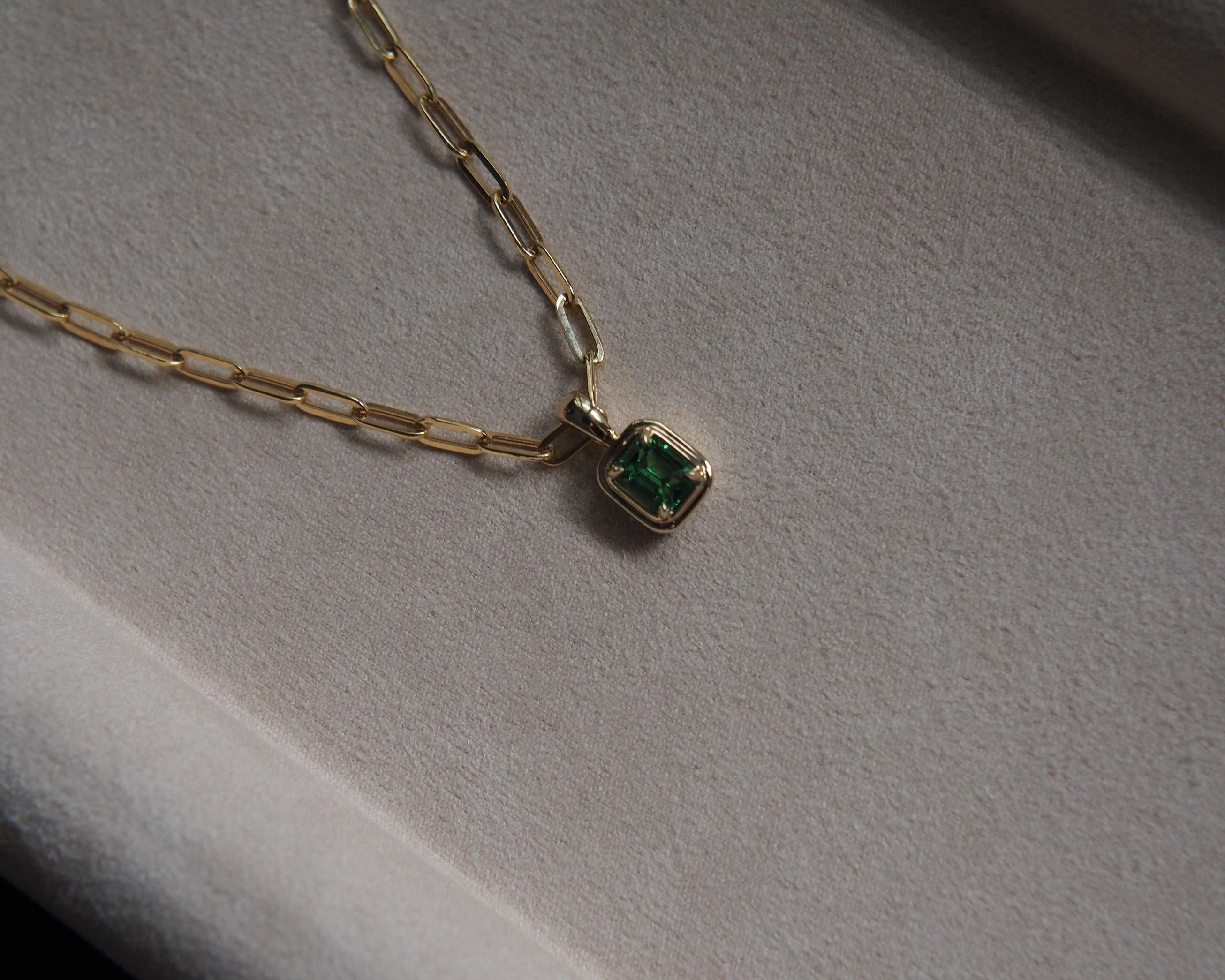 Robyn Natural Tsavorite Pendant