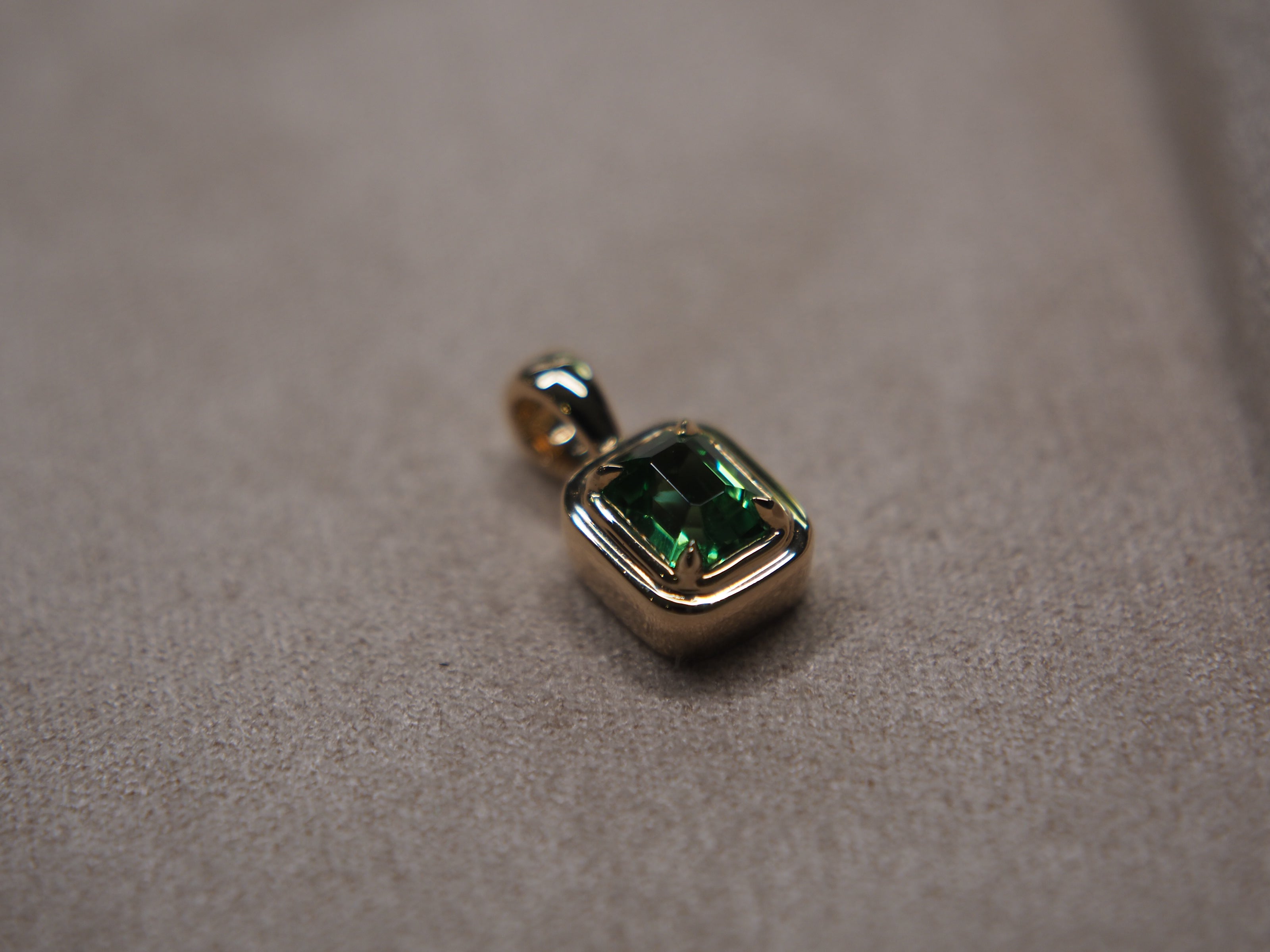 Robyn Natural Tsavorite Pendant